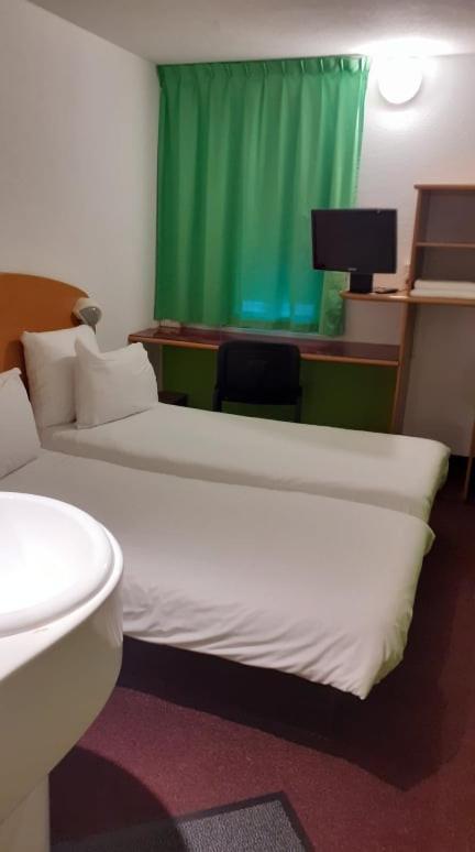 Quick Palace Nantes La Beaujoire Exterior photo A single room at the hotel