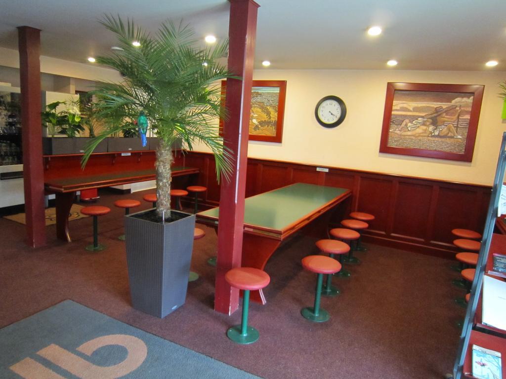 Quick Palace Nantes La Beaujoire Exterior photo Interior of a typical McDonald's restaurant